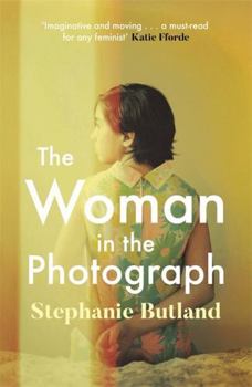 Paperback The Woman in the Photograph Book