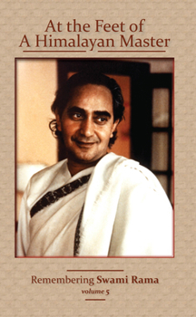 Paperback At the Feet of a Himalayan Master: Remembering Swami Rama Book
