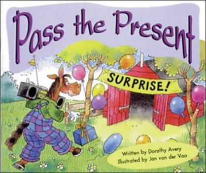 Paperback Pass the Present: Set C Emergent Guided Readers (Storyteller First Snow) Book