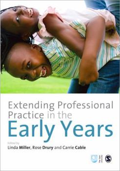 Paperback Extending Professional Practice in the Early Years Book