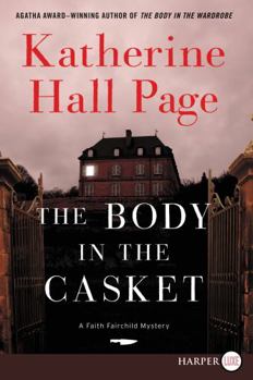 Paperback The Body in the Casket: A Faith Fairchild Mystery [Large Print] Book