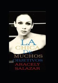 Paperback La Chica de Muchos Objetivos [Spanish] Book