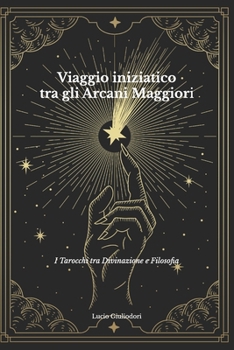 Paperback Viaggio Iniziatico tra gli Arcani Maggiori: I Tarocchi tra Divinazione e Filosofia [Italian] Book