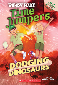 Paperback Dodging Dinosaurs: A Branches Book (Time Jumpers #4): Volume 4 Book