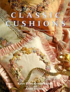 Paperback Kaye Pyke's Classic Cushions Book