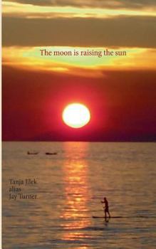 Paperback The moon is raising the sun [German] Book