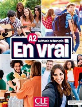 Paperback En vrai élève niveau A2 [French] Book
