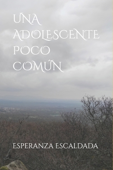 Paperback Una Adolescente Poco Común [Spanish] Book