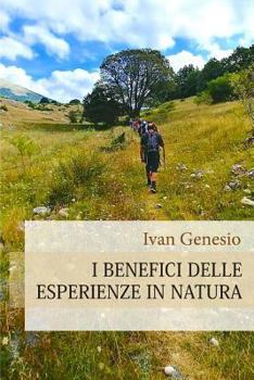 Paperback I benefici delle esperienze in natura [Italian] Book