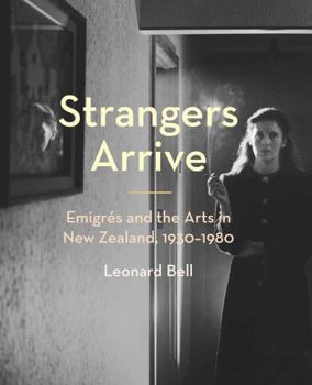 Hardcover Strangers Arrive: Emigrés and the Arts in New Zealand, 1930-1980 Book