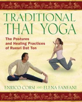 Paperback Traditional Thai Yoga: The Postures and Healing Practices of Ruesri DAT Ton Book