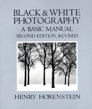 Paperback Black and White Photography: A Basic Manual Book