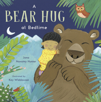 Paperback A Bear Hug at Bedtime Book