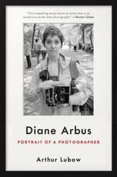 Paperback Diane Arbus: Portrait of a Photographer Book