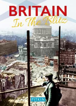 Paperback Britain in the Blitz Book