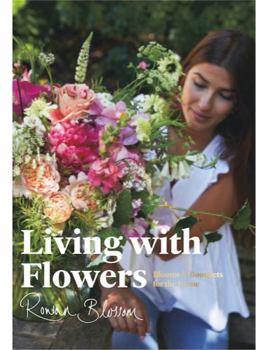 Hardcover Living with Flowers: Blooms & Bouquets for the Home Book