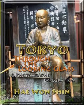 Paperback Tokyo Through the Looking Glass: A Photographic Exploration Book