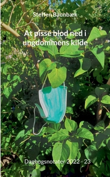 Paperback At pisse blod ned i ungdommens kilde: Dagbogsnotater 2022 - 23 [Danish] Book