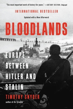 Paperback Bloodlands: Europe Between Hitler and Stalin Book