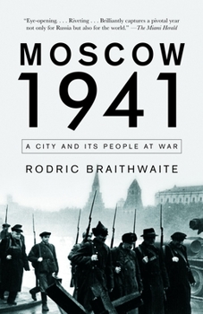 Paperback Moscow 1941: A City and Its People at War Book