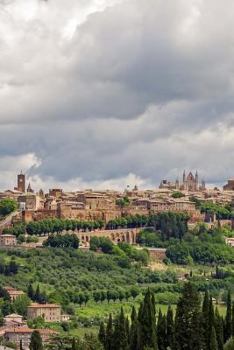 Paperback The Town of Orvieto, Italy Journal: Take Notes, Write Down Memories in this 150 Page Lined Journal Book