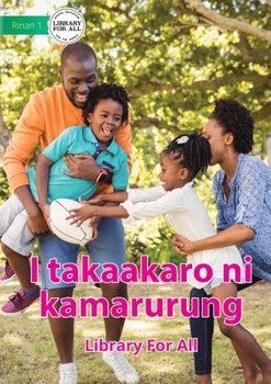 Paperback I Play Sport - I takaakaro ni kamarurung (Te Kiribati) [Miscellaneous] Book