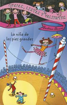Paperback La Nina de los Pies Grandes [Spanish] Book