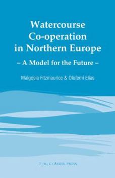 Hardcover Watercourse Co-Operation in Northern Europe: A Model for the Future Book