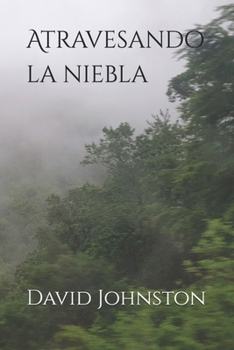 Paperback Atravesando la niebla [Spanish] Book