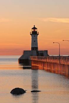 Great Lake Harbor Lighthouse at Sunrise Duluth Minnesota USA Journal : 150 Page Lined Notebook/Diary