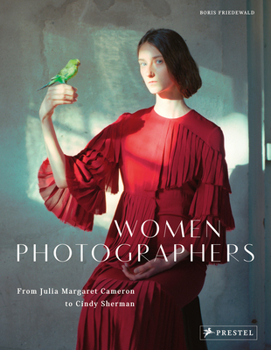 Paperback Women Photographers: From Julia Margaret Cameron to Cindy Sherman Book