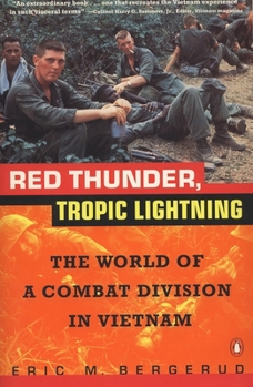 Paperback Red Thunder Tropic Lightning: The World of a Combat Division in Vietnam Book