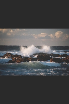 Paperback Em um mar de emo??es [Portuguese] Book