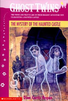 Paperback Ghost Twins Book #08: The Mystery of the Haunted Castle Book
