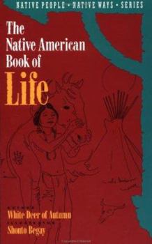 Paperback The Native American Book of Life Book
