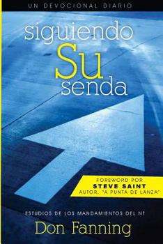 Paperback Siguiendo Su Senda: Estudios de los mandamientos del NT [Spanish] Book