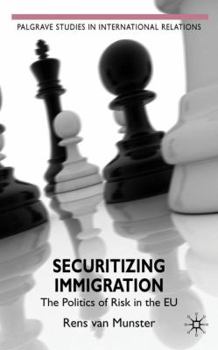 Hardcover Securitizing Immigration: The Politics of Risk in the Eu Book