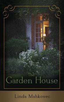 Paperback The Garden House Book