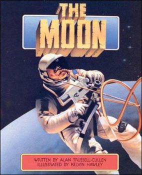 Paperback The Moon (Literacy Links) Book