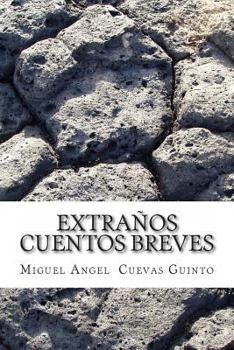 Paperback Extraños cuentos breves [Spanish] Book