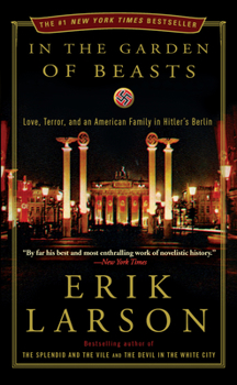 Paperback In the Garden of Beasts: Love, Terror, and an American Family in Hitler's Berlin Book