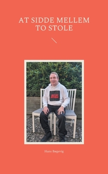 Paperback At sidde mellem to stole [Danish] Book