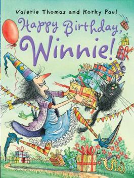 Paperback Happy Birthday, Winnie!: Valerie Thomas and Korky Paul Book