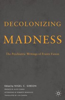 Paperback Decolonizing Madness: The Psychiatric Writings of Frantz Fanon Book
