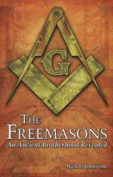 Paperback The Freemasons: An Ancient Brotherhood Revealed Book