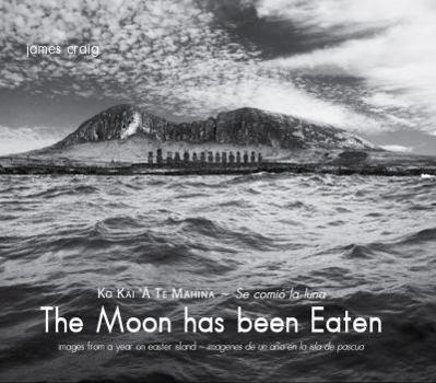 Hardcover The Moon has been Eaten: Images from a Year on Easter Island (English and Spanish Edition) Book