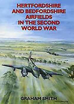 Paperback Hertfordshire and Bedfordshire Airfields in the Second World War Book