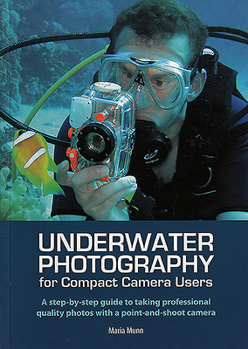 Paperback Underwater Photography: A Step-By-Step Guide to Taking Professional Quality Underwater Photos with a Point-And-Shoot Camera Book