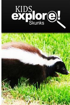 Paperback Skunks - Kids Explore: Animal books nonfiction - books ages 5-6 Book