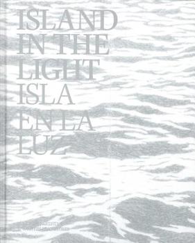 Hardcover Island in the Light/Isla En La Luz Book